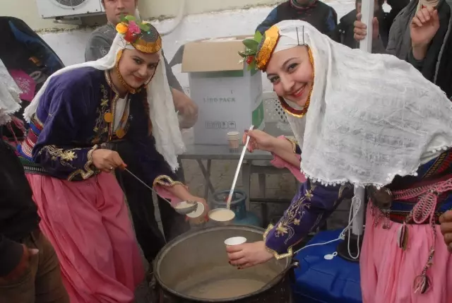 Kuzugöbeği Mantar Festivali Renkli Görüntülerle Başladı Kuzugöbeği Mantar Festivali Renkli Görüntülerle Başladı