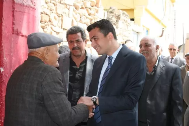 Halfeti Kaymakamı Aileleri Ziyaret Ediyor Halfeti Kaymakamı Aileleri Ziyaret Ediyor