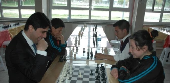 Selendi'de Ortaokul ve Lise Öğrencileri Arası Satranç Turnuvası Yapıldı
