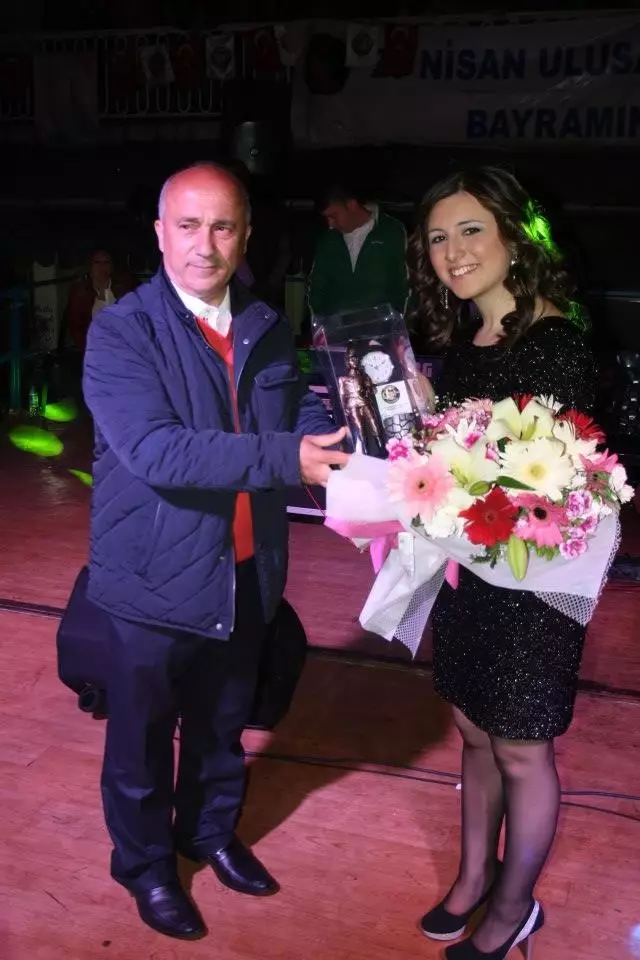 Çatalağzı Belediyesi'nden Vatandaşlara Açık Hava Konseri Çatalağzı Belediyesi'nden Vatandaşlara Açık Hava Konseri