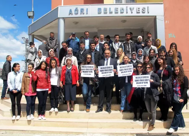 Kadına Şiddeti Pedal Çevirerek Protesto Ediyor Kadına Şiddeti Pedal Çevirerek Protesto Ediyor