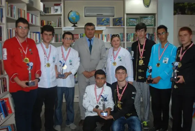 Öğrencilerden Ustalara Aşçılık Dersi Öğrencilerden Ustalara Aşçılık Dersi