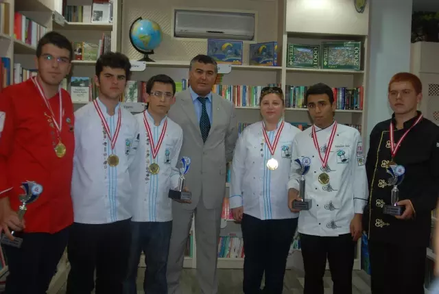 Öğrencilerden Ustalara Aşçılık Dersi Öğrencilerden Ustalara Aşçılık Dersi