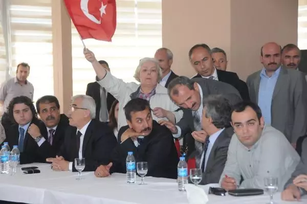 Akil Toplantı Öncesi Biber Gazı Akil Toplantı Öncesi Biber Gazı