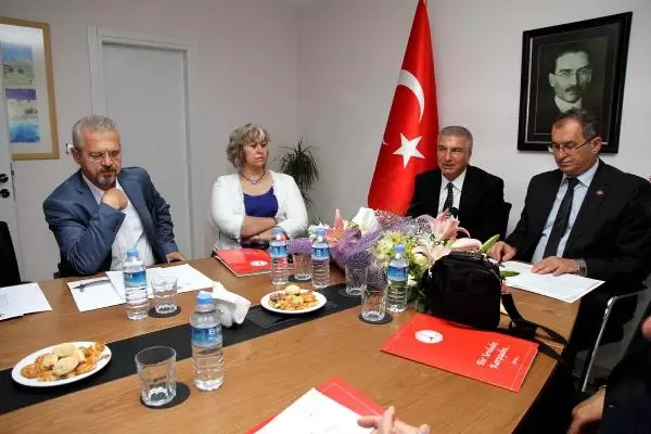 Basın Özgürlüğü Ödülü Ayşenur Arslan'a Basın Özgürlüğü Ödülü Ayşenur Arslan'a