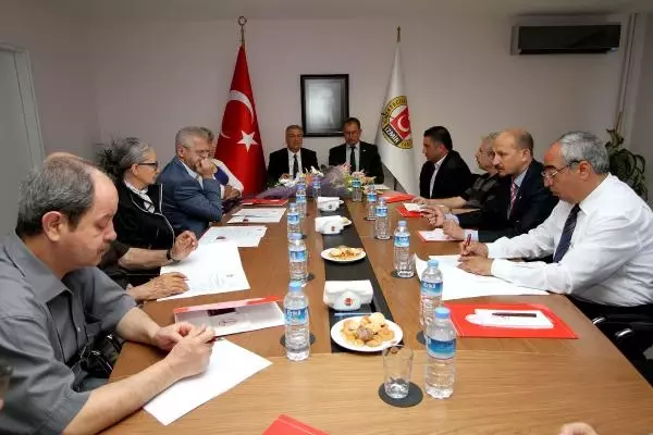 Basın Özgürlüğü Ödülü Ayşenur Arslan'a Basın Özgürlüğü Ödülü Ayşenur Arslan'a