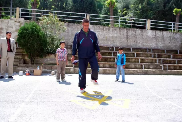 Fedakar Öğretmen