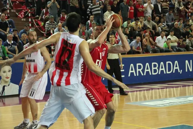 Erdemir, Tofaş'a Kaybetti: 70-79 Erdemir, Tofaş'a Kaybetti: 70-79