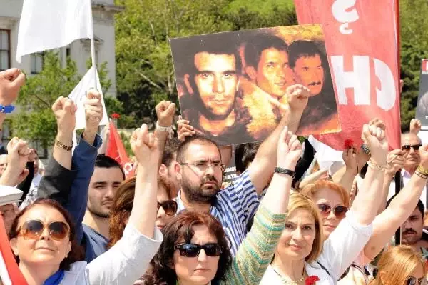 Dolmabahçe'de Denizler'i Andılar Dolmabahçe'de Denizler'i Andılar