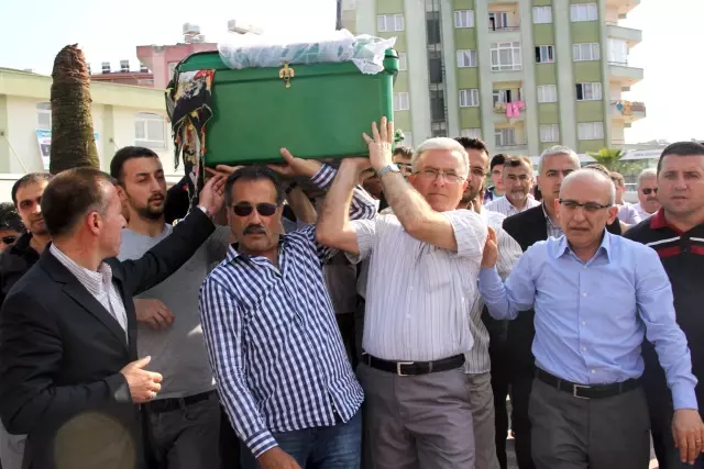 Üniversiteli Aslı İçin Cenaze Töreni