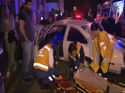 Ünlü Oyuncu Bülent Şakrak Kaza Yaptı Ünlü Oyuncu Bülent Şakrak Kaza Yaptı