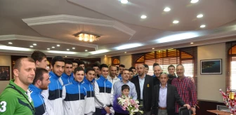 Kırkpınarspor Şampiyona Öncesi Son Ziyareti Başkan Uslu'ya Yaptı