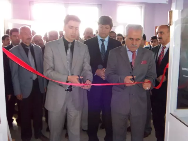 Bingöl'de Öğrencilerin Bilimsel Projeleri Sergilendi Bingöl'de Öğrencilerin Bilimsel Projeleri Sergilendi