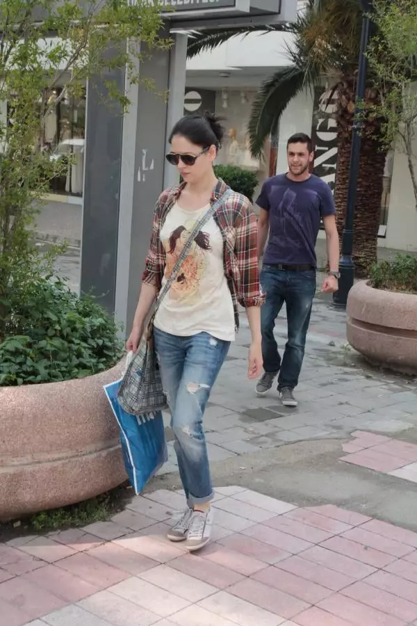 Yıldız Çağrı Atiksoy, Sevgilisiyle İzmir�de Haberler Magazin