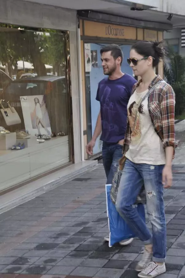 Yıldız Çağrı Atiksoy, Sevgilisiyle İzmir�de Haberler Magazin