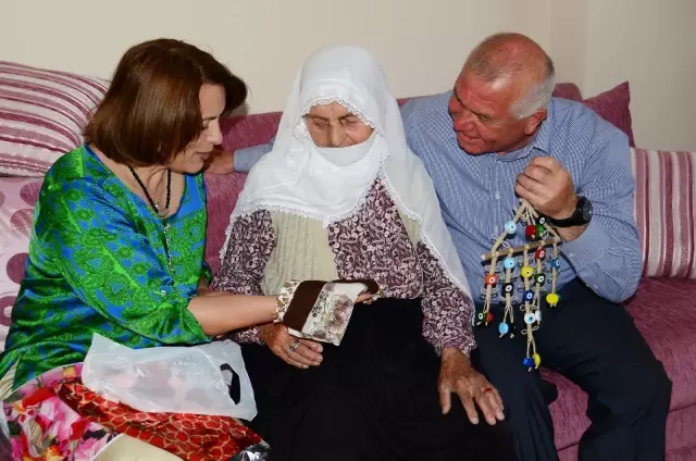 En Yaşlı Anneye Anneler Günü Ziyareti
