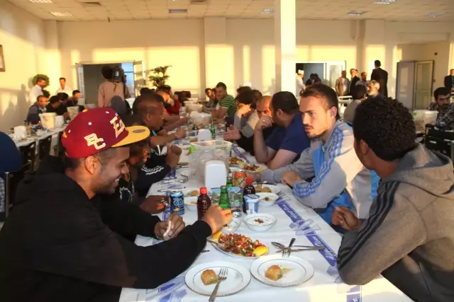 Elazığspor'dan Basın Mensuplarına Yemek Elazığspor'dan Basın Mensuplarına Yemek