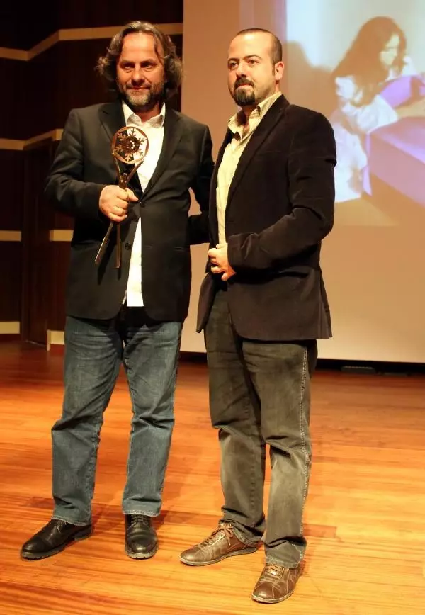 Dadaş Film Festivalinde 'Lal Gece'ye 4 Ödül Dadaş Film Festivalinde 'Lal Gece'ye 4 Ödül