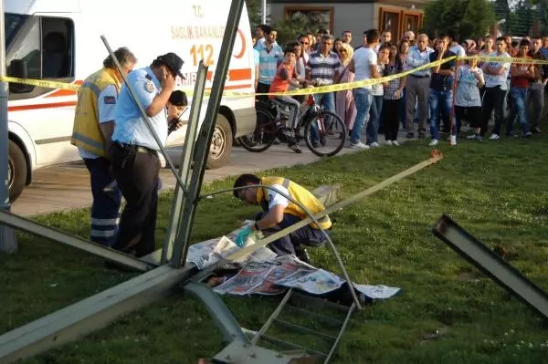 Su Deposu Direğinin Altında Kalan Çocuk Öldü Su Deposu Direğinin Altında Kalan Çocuk Öldü