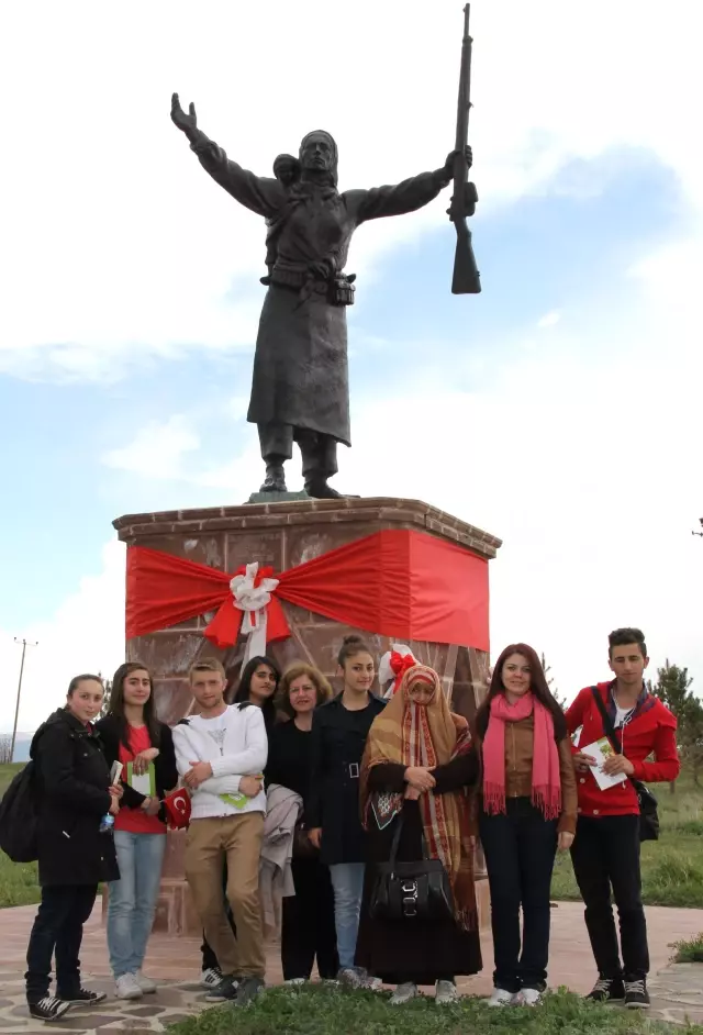 Nene Hatun Ölüm Yıl Dönümünde Anıldı Nene Hatun Ölüm Yıl Dönümünde Anıldı