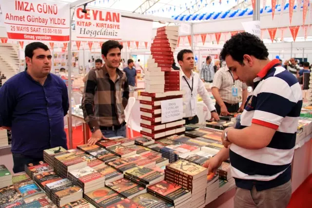 Van'ın İlk Fuarı,Yayınevlerini Bir Araya Getirdi