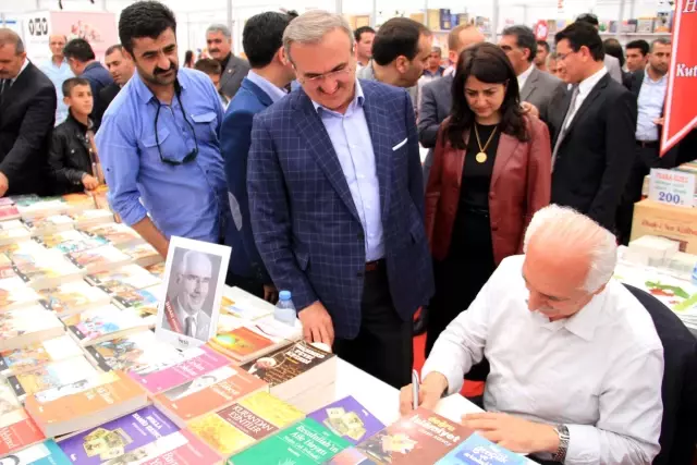 Van'ın İlk Fuarı,Yayınevlerini Bir Araya Getirdi