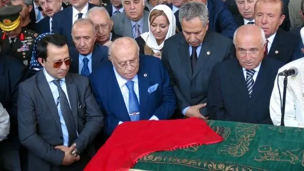 Nazmiye Demirel Son Yolculuğuna Uğurlandı (3) Nazmiye Demirel Son Yolculuğuna Uğurlandı (3)