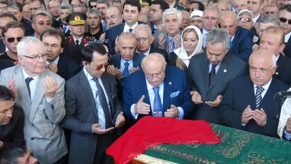 Nazmiye Demirel Son Yolculuğuna Uğurlandı (3) Nazmiye Demirel Son Yolculuğuna Uğurlandı (3)