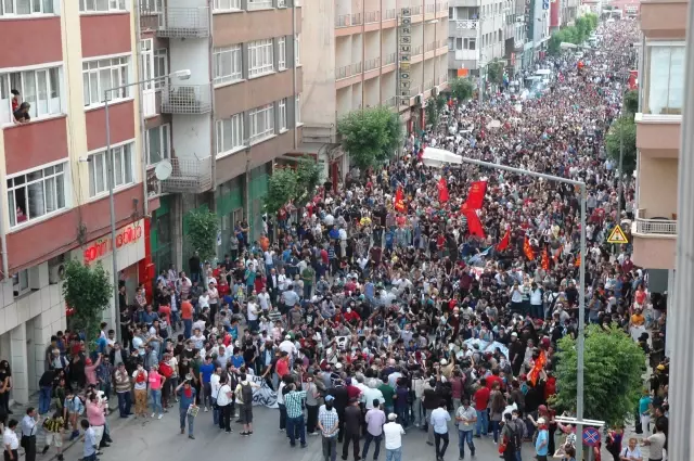 Eskişehir'de 'Gezi Parkı' Protestosu Eskişehir'de 'Gezi Parkı' Protestosu