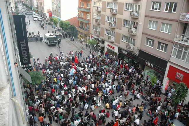 Eskişehir'de 'Gezi Parkı' Protestosu Eskişehir'de 'Gezi Parkı' Protestosu