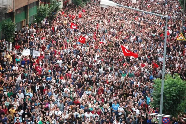 Eskişehir'de 'Gezi Parkı' Protestosu Eskişehir'de 'Gezi Parkı' Protestosu