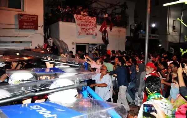 Bodrum'Da Gezi Parkı Eylemine 15 Bin Kişi Katıldı Bodrum'Da Gezi Parkı Eylemine 15 Bin Kişi Katıldı