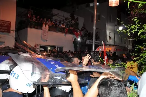 Bodrum'Da Gezi Parkı Eylemine 15 Bin Kişi Katıldı Bodrum'Da Gezi Parkı Eylemine 15 Bin Kişi Katıldı
