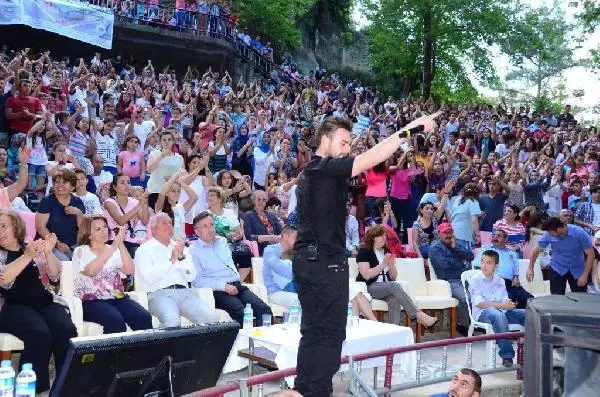Kemalpaşa'da Altın Kiraz Festivali