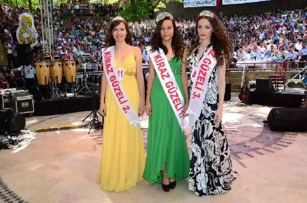 Kemalpaşa'da Altın Kiraz Festivali