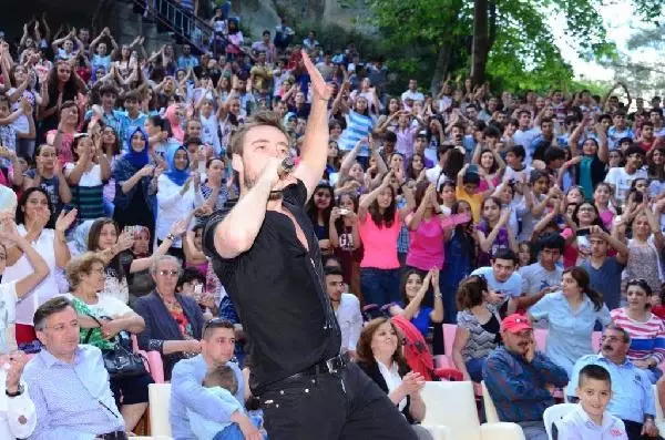 Kemalpaşa'da Altın Kiraz Festivali
