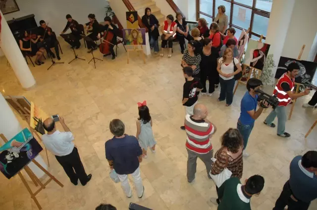 Urla'da Karma Resim Sergisi Açıldı Urla'da Karma Resim Sergisi Açıldı