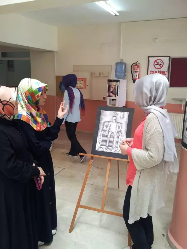 liseli ressam karakalem sergisi acti