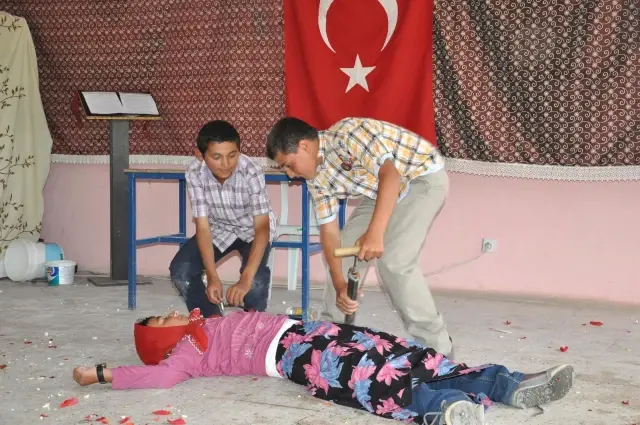 Yozgat Saray Beldesi Öğrencilerden Yılsonu Eğlencesi