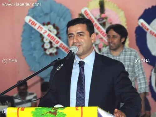 BDP'li Demirtaş: Başbakan Olarak Şort, Tişort Giyip Gezi Parkına Gidin BDP'li Demirtaş: Başbakan Olarak Şort, Tişort Giyip Gezi Parkına Gidin