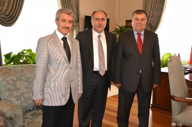 Vali Savaş'a Nezaket Ziyaretleri Devam Ediyor Vali Savaş'a Nezaket Ziyaretleri Devam Ediyor