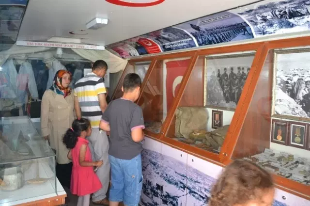 Çanakkale Savaş Müzesi Otobüsü Piazza'da Çanakkale Savaş Müzesi Otobüsü Piazza'da