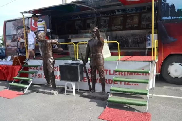 Çanakkale Savaş Müzesi Otobüsü Piazza'da Çanakkale Savaş Müzesi Otobüsü Piazza'da