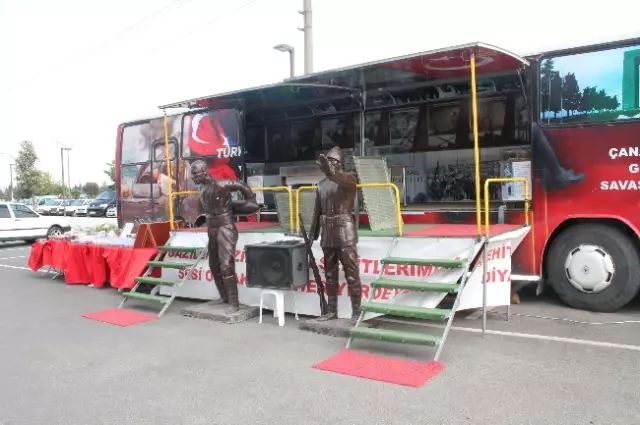 Çanakkale Savaş Müzesi Otobüsü Piazza'da Çanakkale Savaş Müzesi Otobüsü Piazza'da