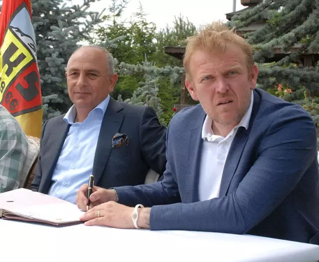 Prosinecki İmzayı Attı Prosinecki İmzayı Attı