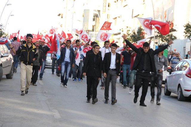 Bahçeli'nin Mitingi Sonrası Ülkücülerden Yürüyüş - Haberler