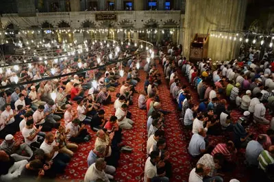 İstanbul'da, Berat Kandili Huşu İçinde İdrak Edildi