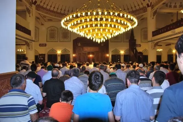 Aydın'da Kandil Gecesi Camiler Doldu Taştı