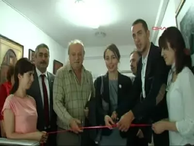 Kosovalı Genç Resam Onat Baymak'tan Mevlana Temalı Sergi Kosovalı Genç Resam Onat Baymak'tan Mevlana Temalı Sergi
