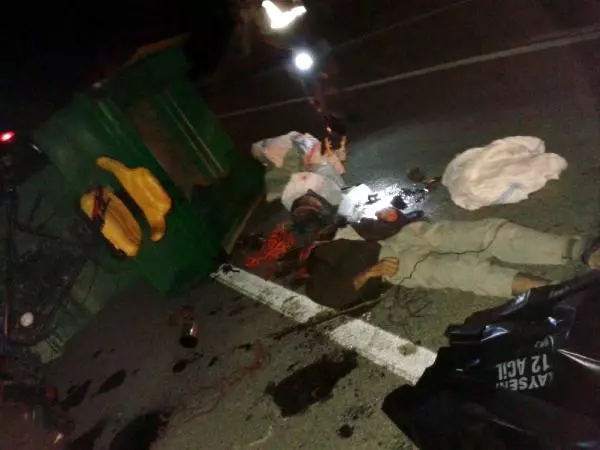 İşçileri Taşıyan Tarım Aracı Devrildi: 1 Ölü 5 Yaralı İşçileri Taşıyan Tarım Aracı Devrildi: 1 Ölü 5 Yaralı